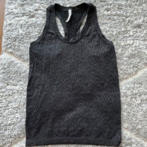 Athleta Momentum Top- size S